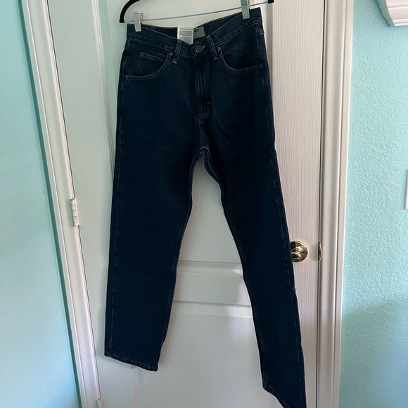 🆕🎉 Wrangler Authentic Men’s Dark Wash Jeans - Picture 2 of 5